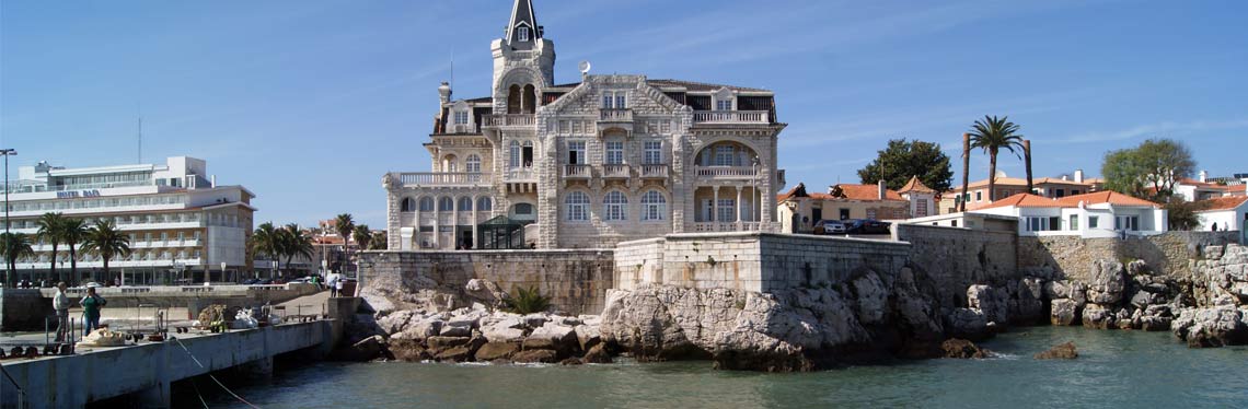 Discover Cascais by train